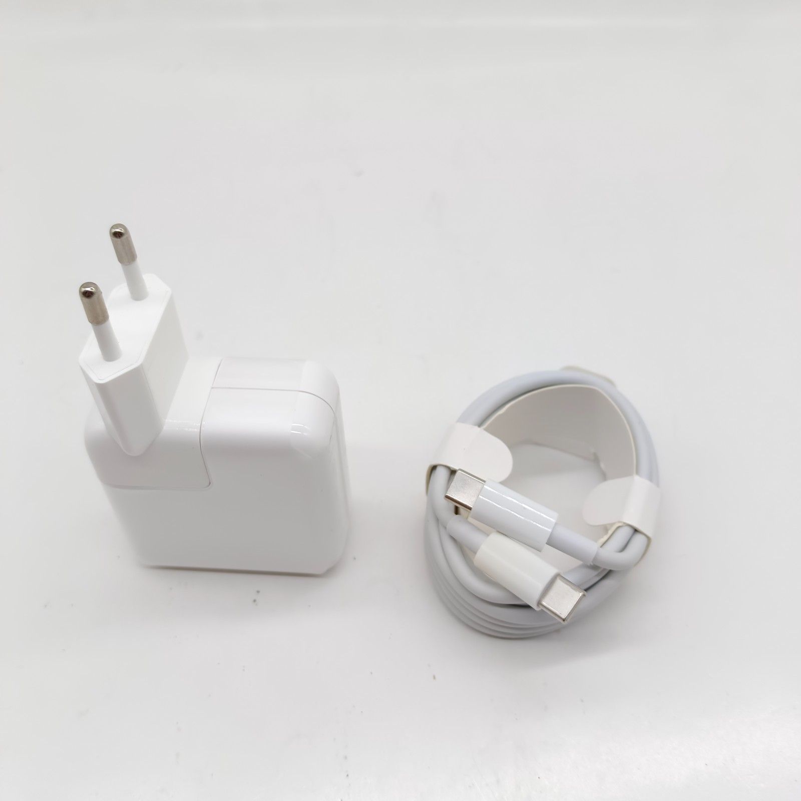 ADAPTOR APPLE TYPE-C 30 WATT + KABEL